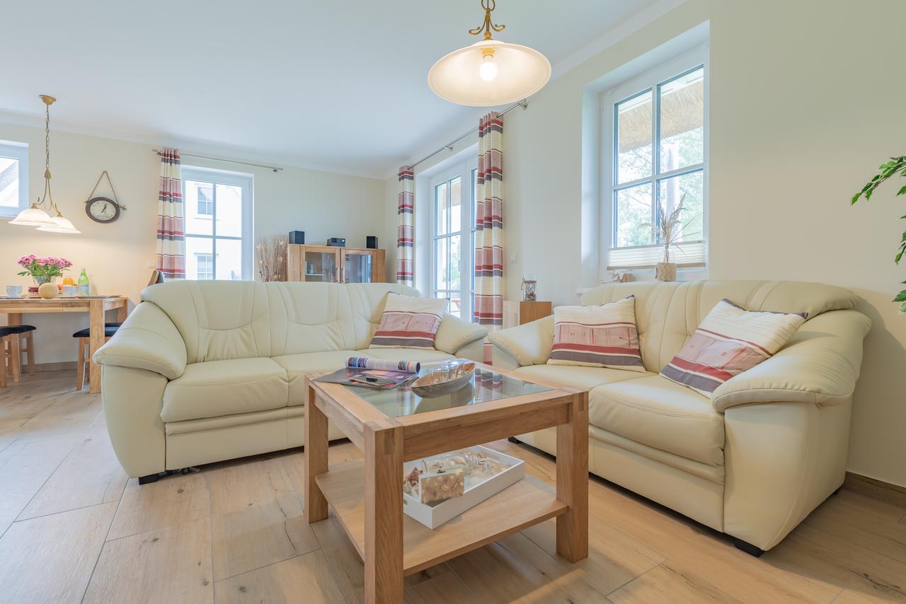Reetdachhaeuser Boergerende Extérieur photo